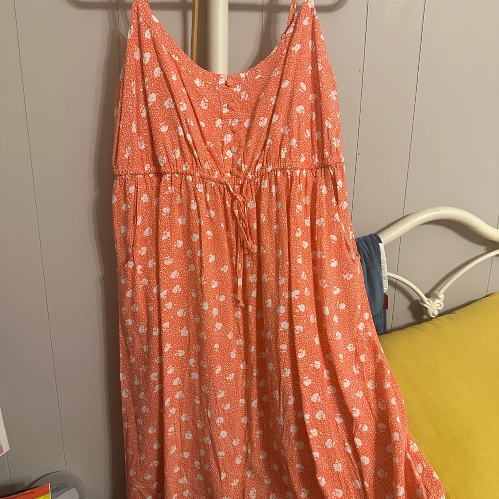 Torrid Peach with white pattern dress size 2 GUC